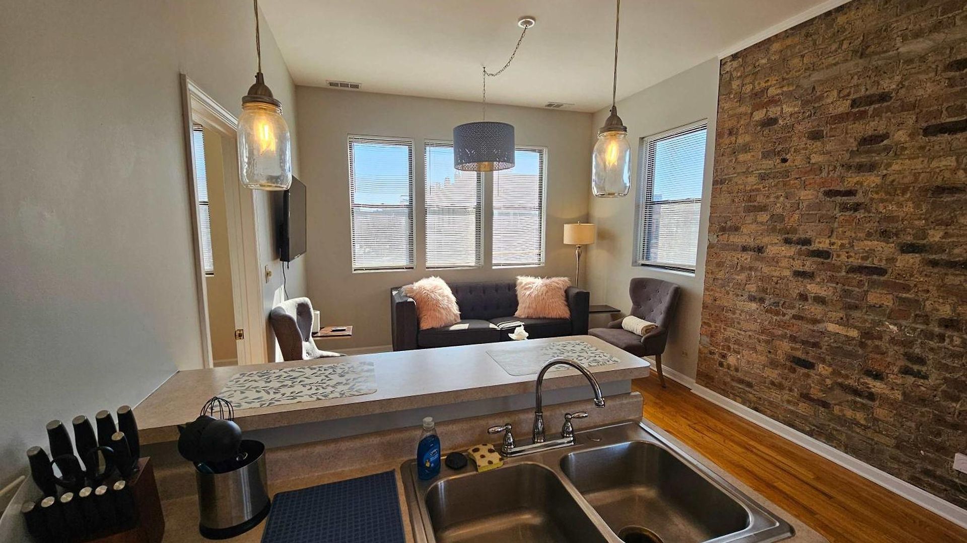 Two Bedroom West Loop Apartment *
