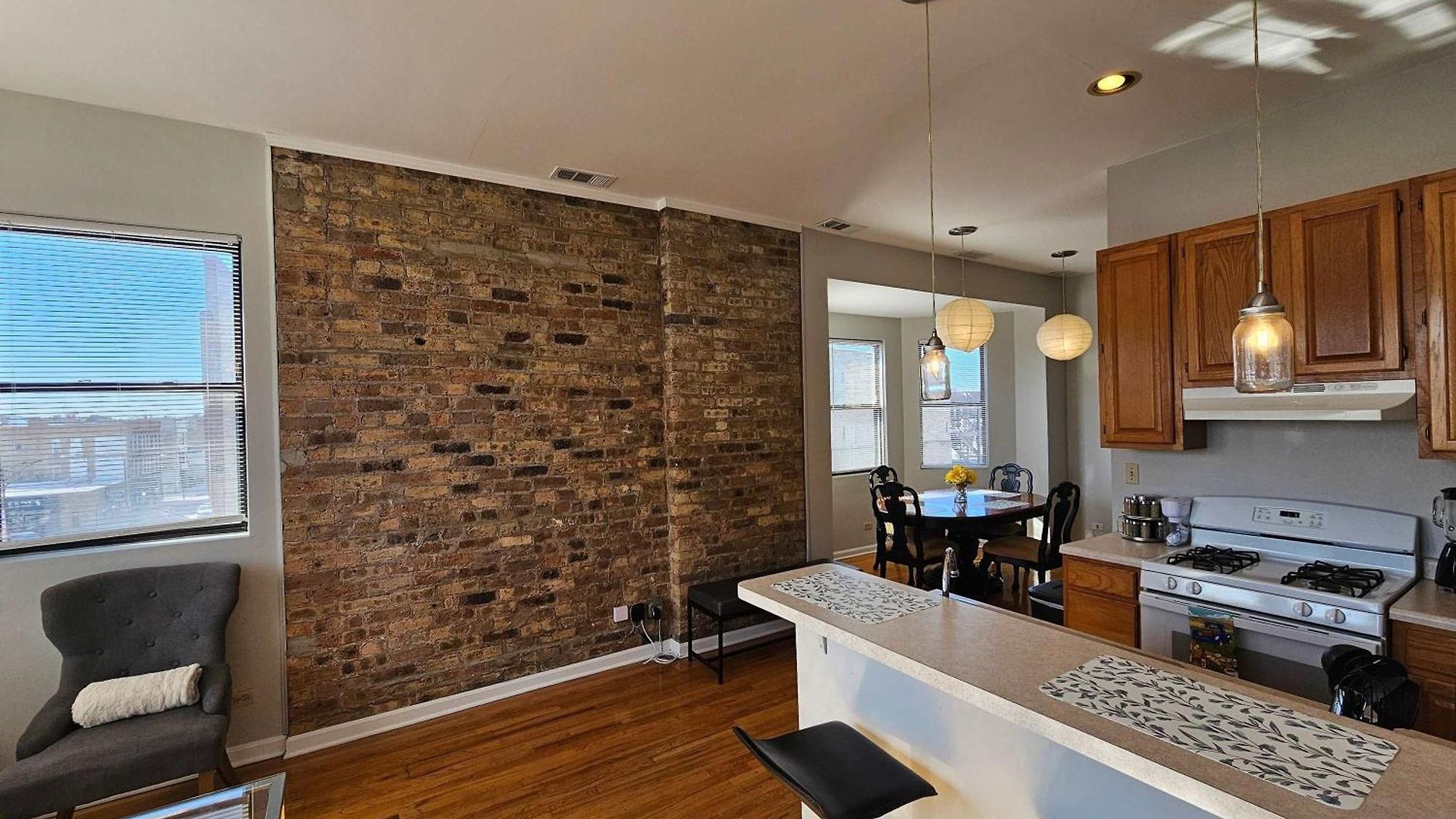 Apartment Two Bedroom West Loop *
