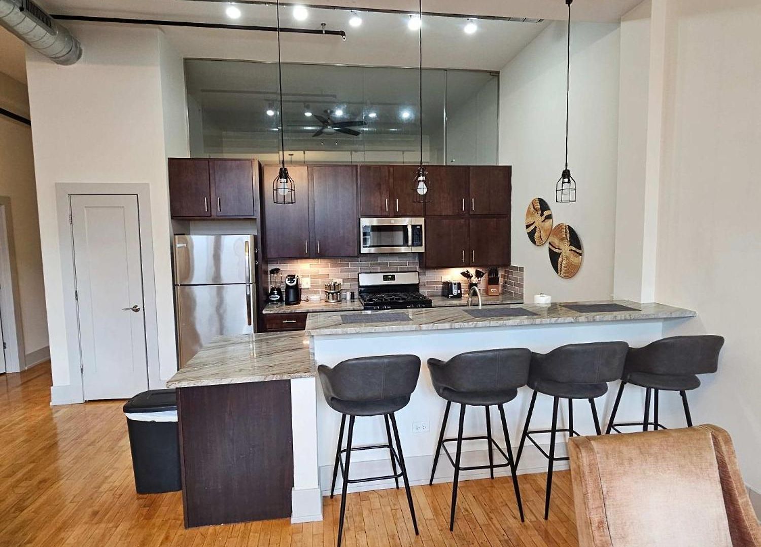 4 Bedroom Sleeps 20 People * Chicago