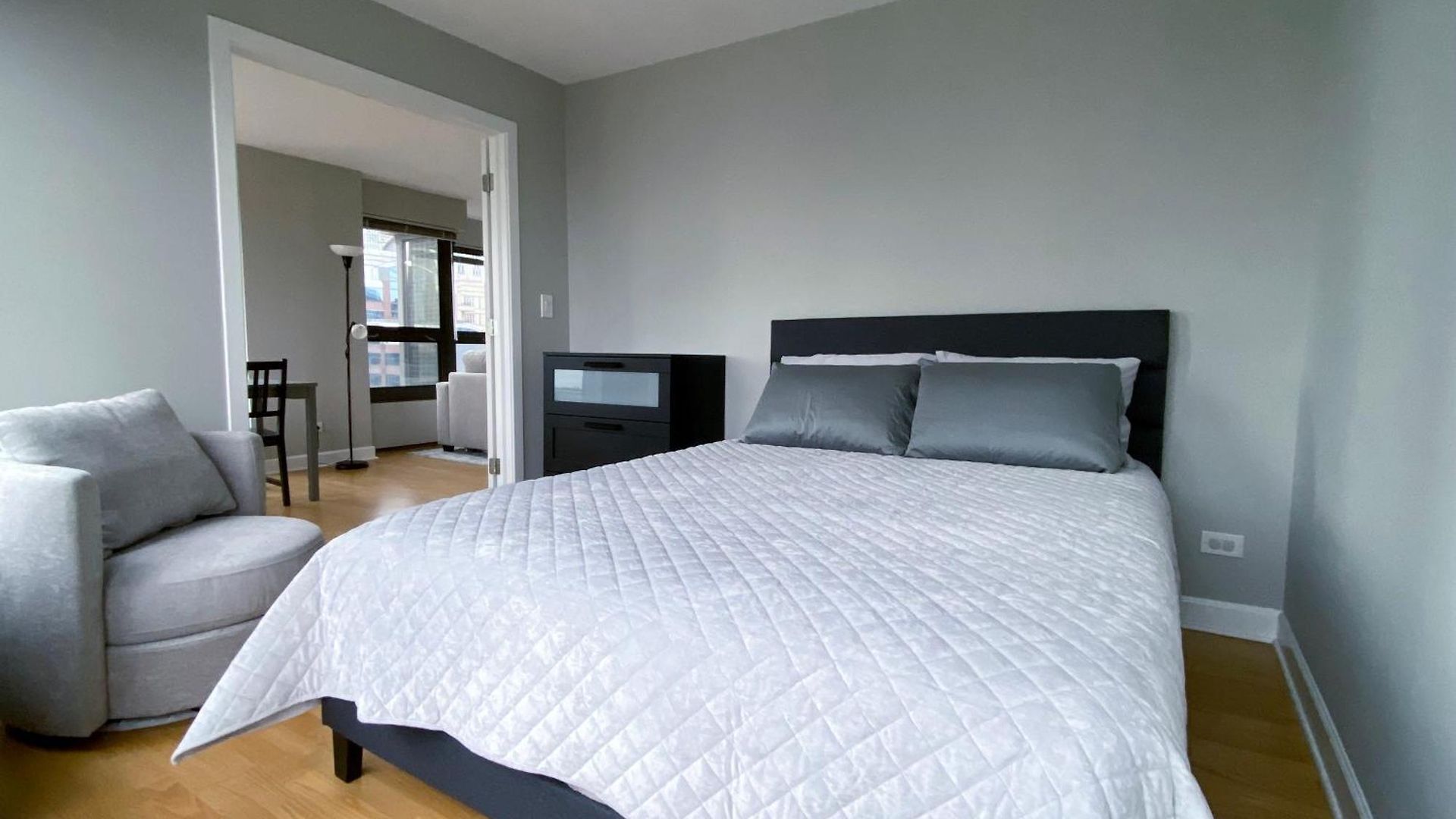 Apartment River North Magnificent Mile Condo, And Views, 43rd Floor Corner, Parking Included!