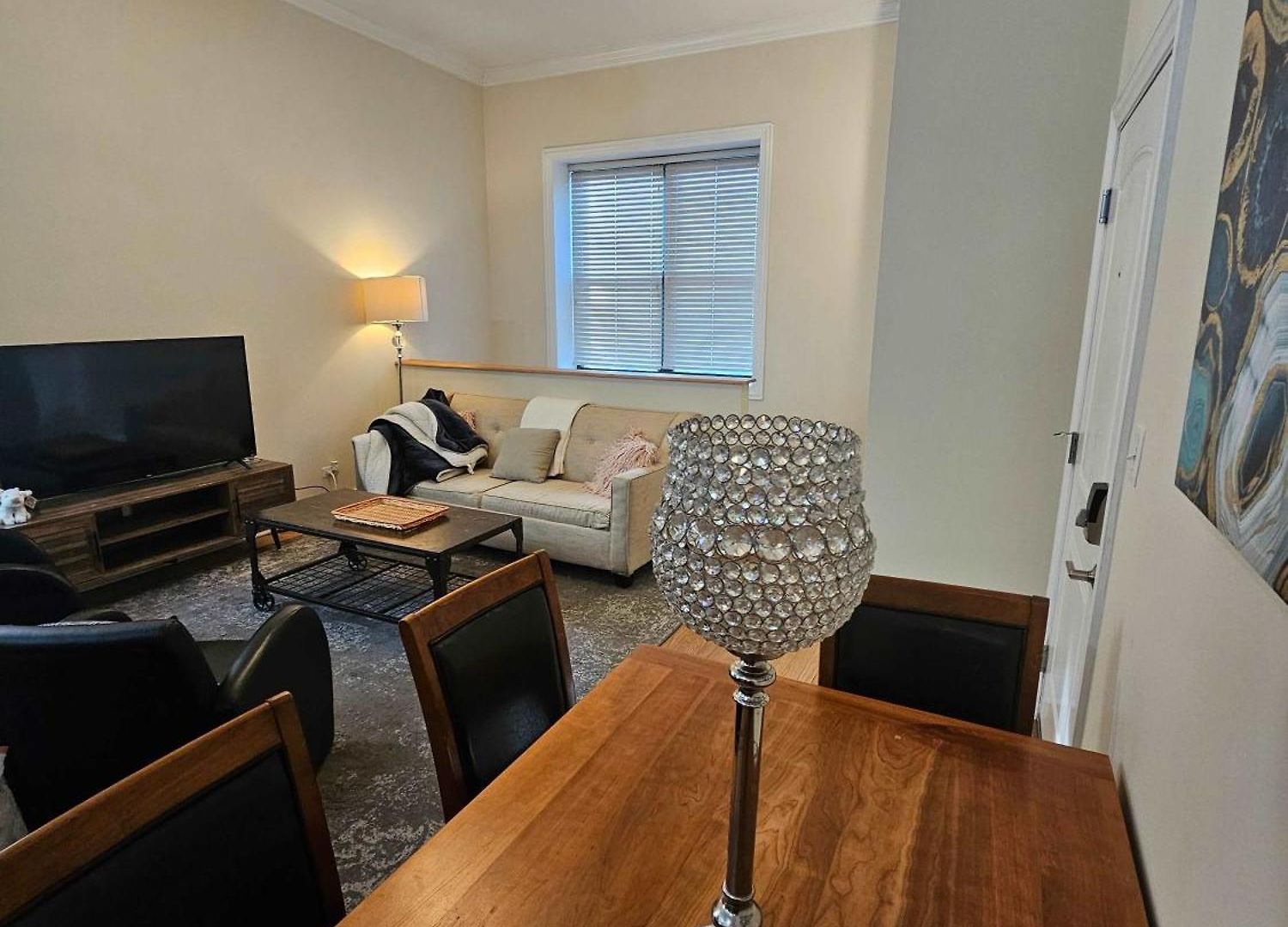 Gold Coast Downtown Sleeps 20 Apartment *