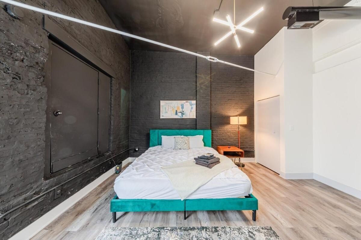 Luxury 5br W/ King Bed & Pool Table Near Chinatown Apartment