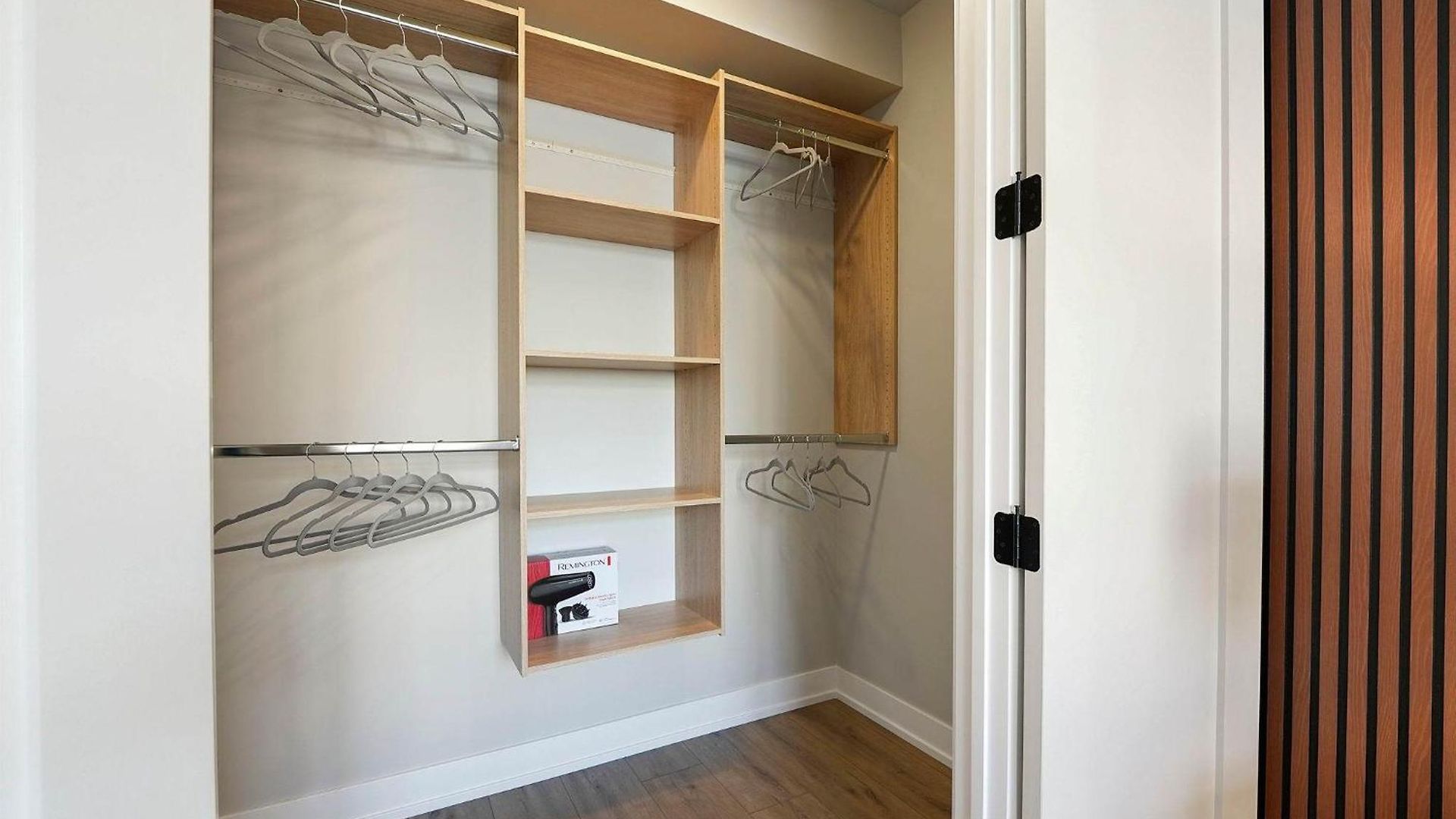 Welcoming Month Long 2bd 2ba With Parking Chicago