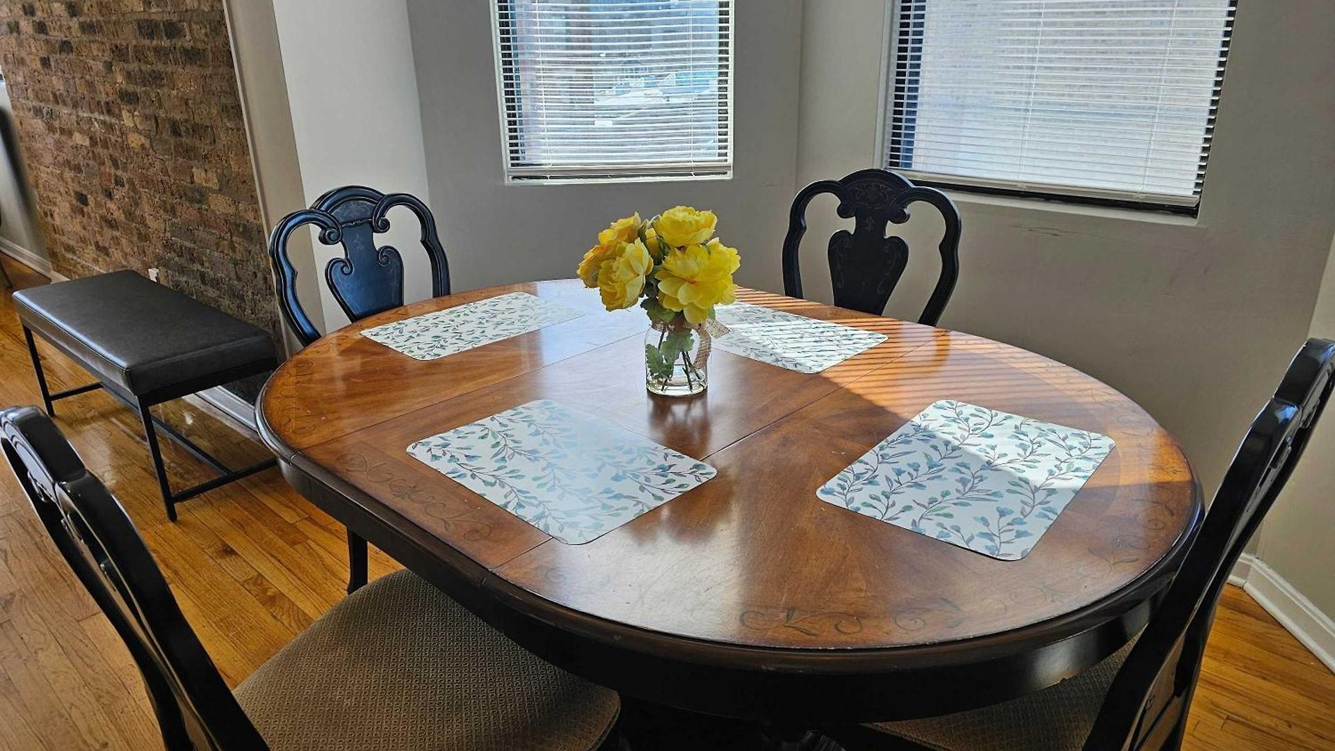 Two Bedroom West Loop Apartment *