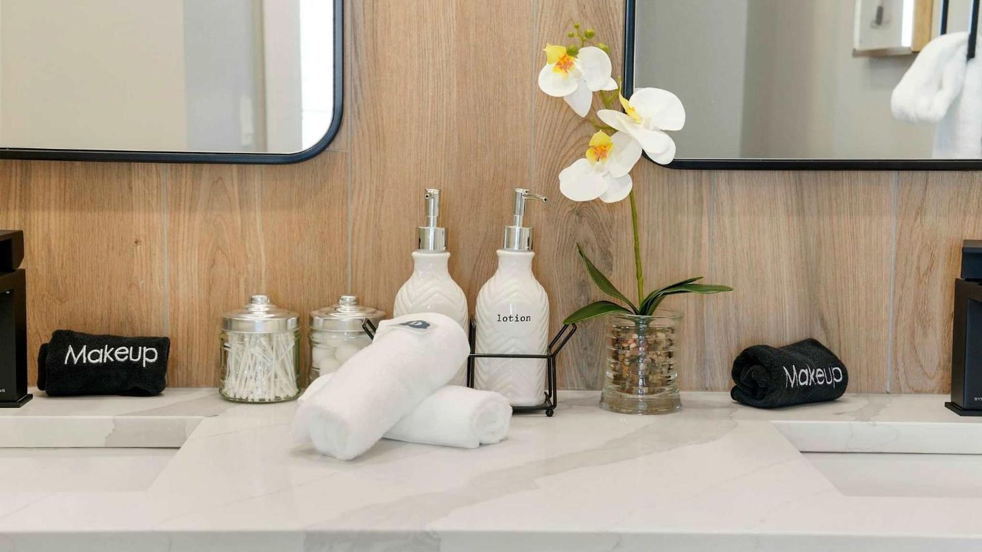 Modern By Med District With Parking & Laundry Chicago