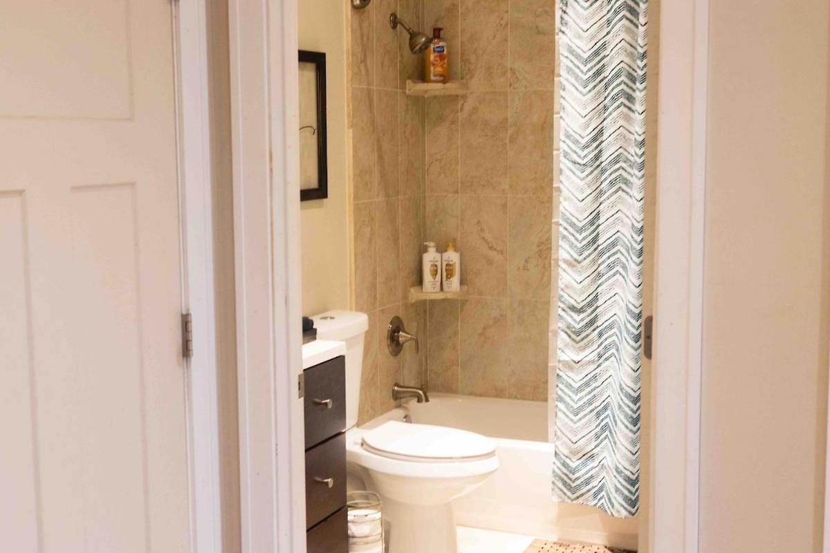 Apartment 2level Duplex With Jaccuzi-gem In 4bd&3ba *