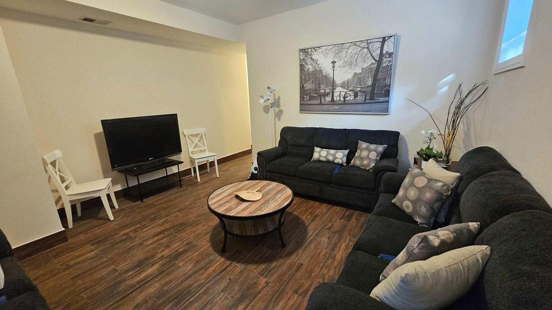 Gold Coast Downtown Sleeps 20
