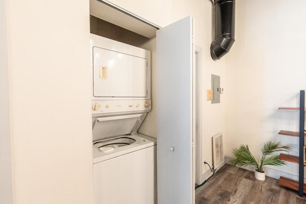 Luxury 5br W/ King Bed & Pool Table Near Chinatown Chicago