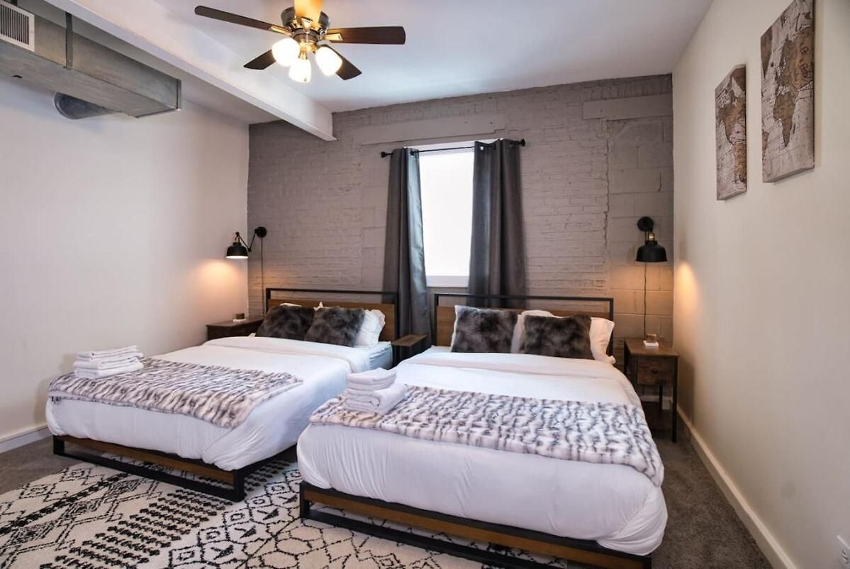 Mccormick 4br Huge Unit W/ Pool Table | Sleeps 10 Apartment *