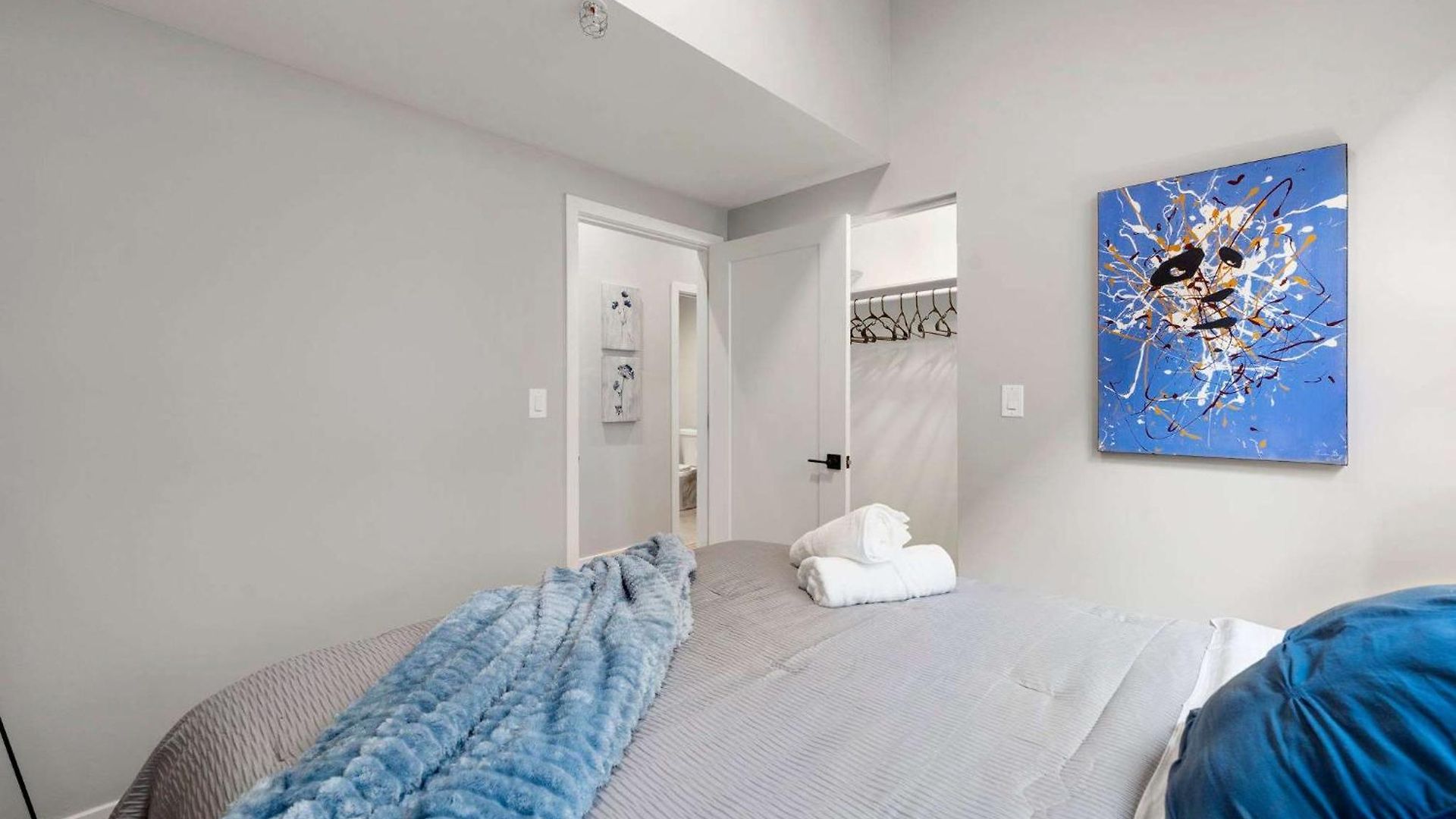 Apartment 2bd 2ba Condo- Steps To With Gym & Parking *