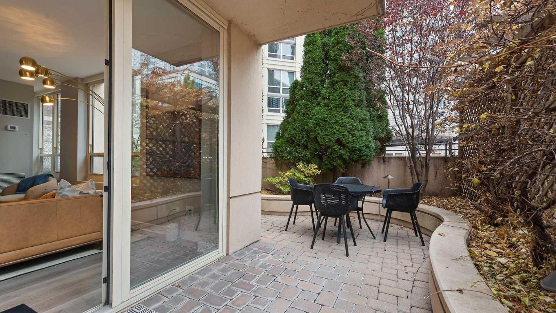 The Bernadin- Designer 3br Center With Balcony *