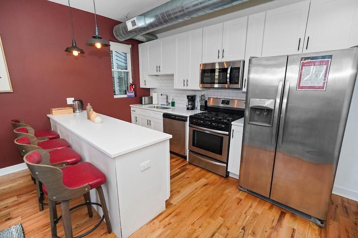 Modern 4br Pilsen Retreat Near Illinois Medical District & Downtown Apartment Chicago