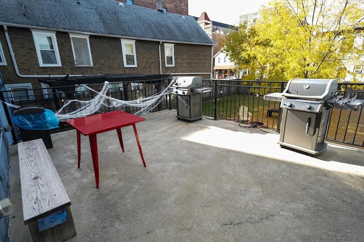 Modern 4br Pilsen Retreat Near Illinois Medical District & Downtown Chicago