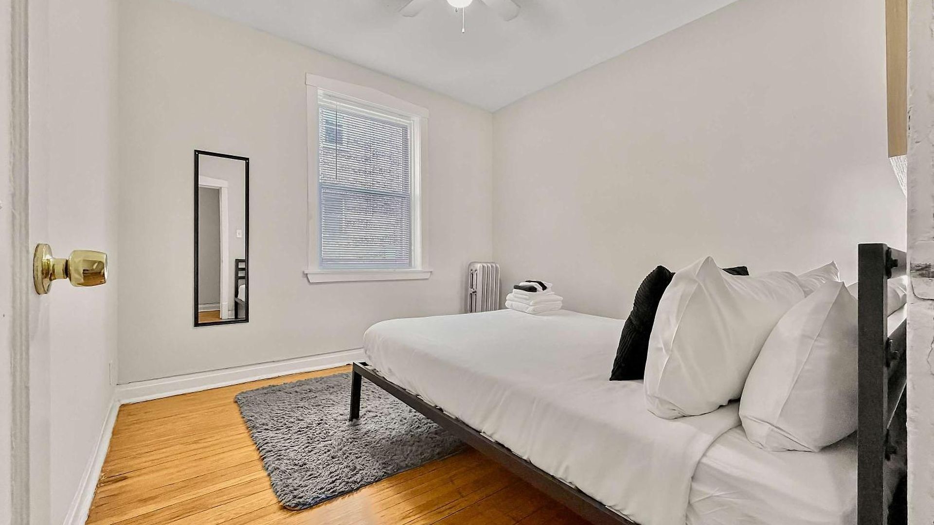 3br Spacious In - Newgard Rep * Chicago