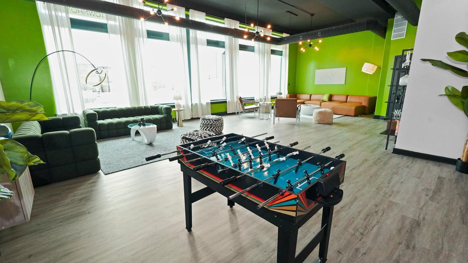 Spacious 6br Group Unit Near Mccormick & Lakefront Chicago