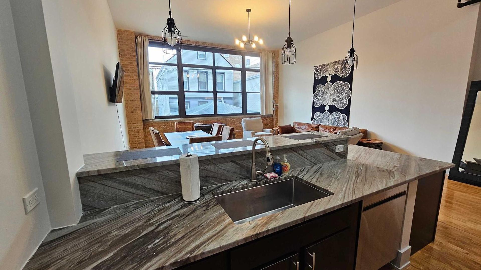 4 Bedroom Sleeps 20 People Apartment *