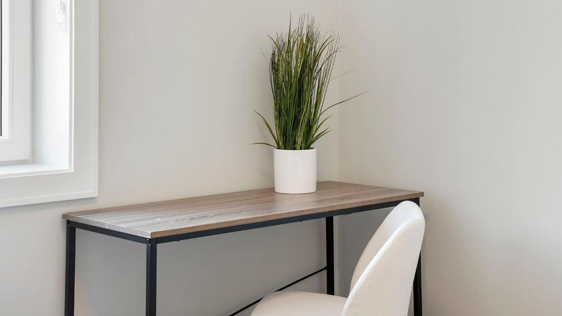 Apartment Modern By Med District With Parking & Laundry *