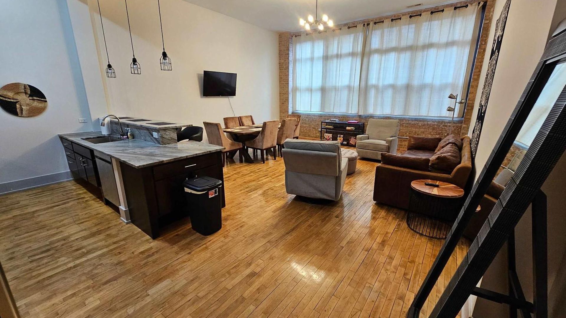 4 Bedroom Sleeps 20 People Chicago