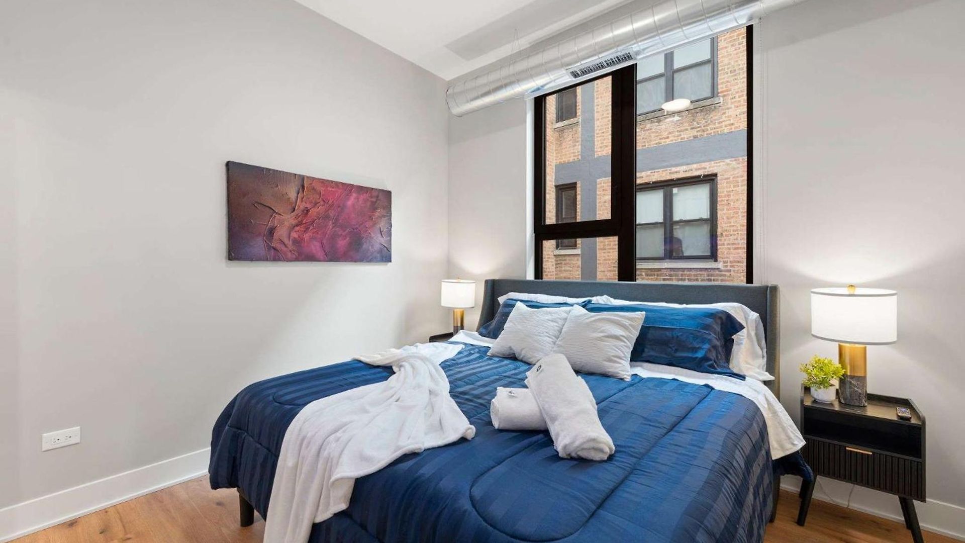 2bd 2ba Condo- Steps To With Gym & Parking *