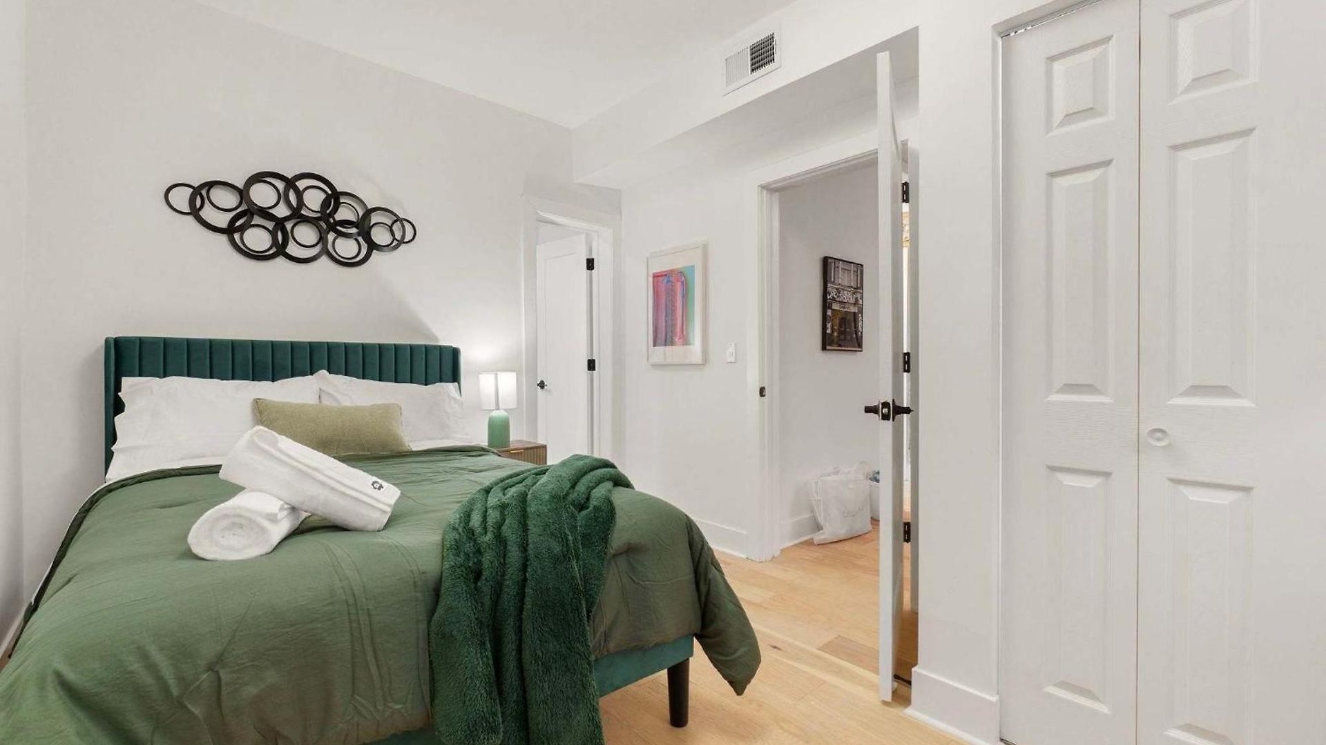 Steps From Wrigley Field And Michigan Apartment *