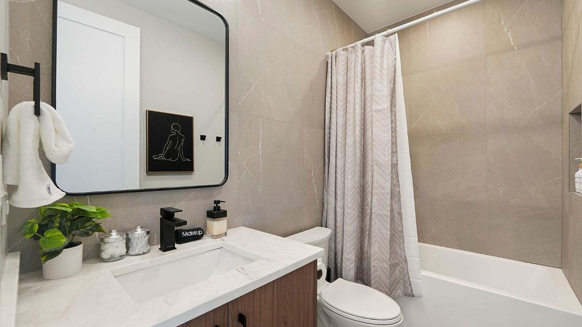 Apartment Modern By Med District With Parking & Laundry *