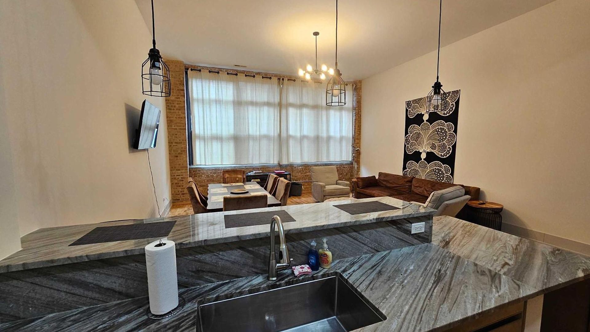 4 Bedroom Sleeps 20 People Apartment