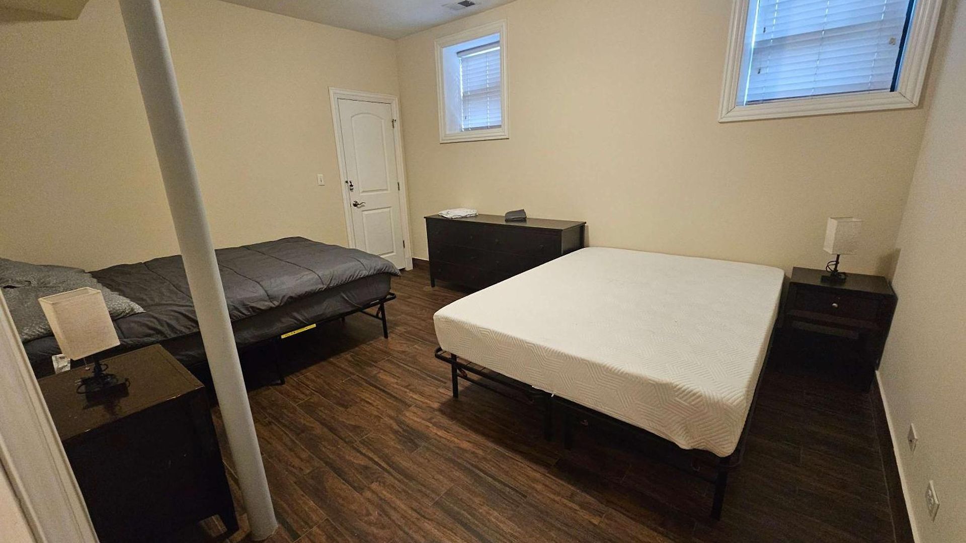 Gold Coast Downtown Sleeps 20 *