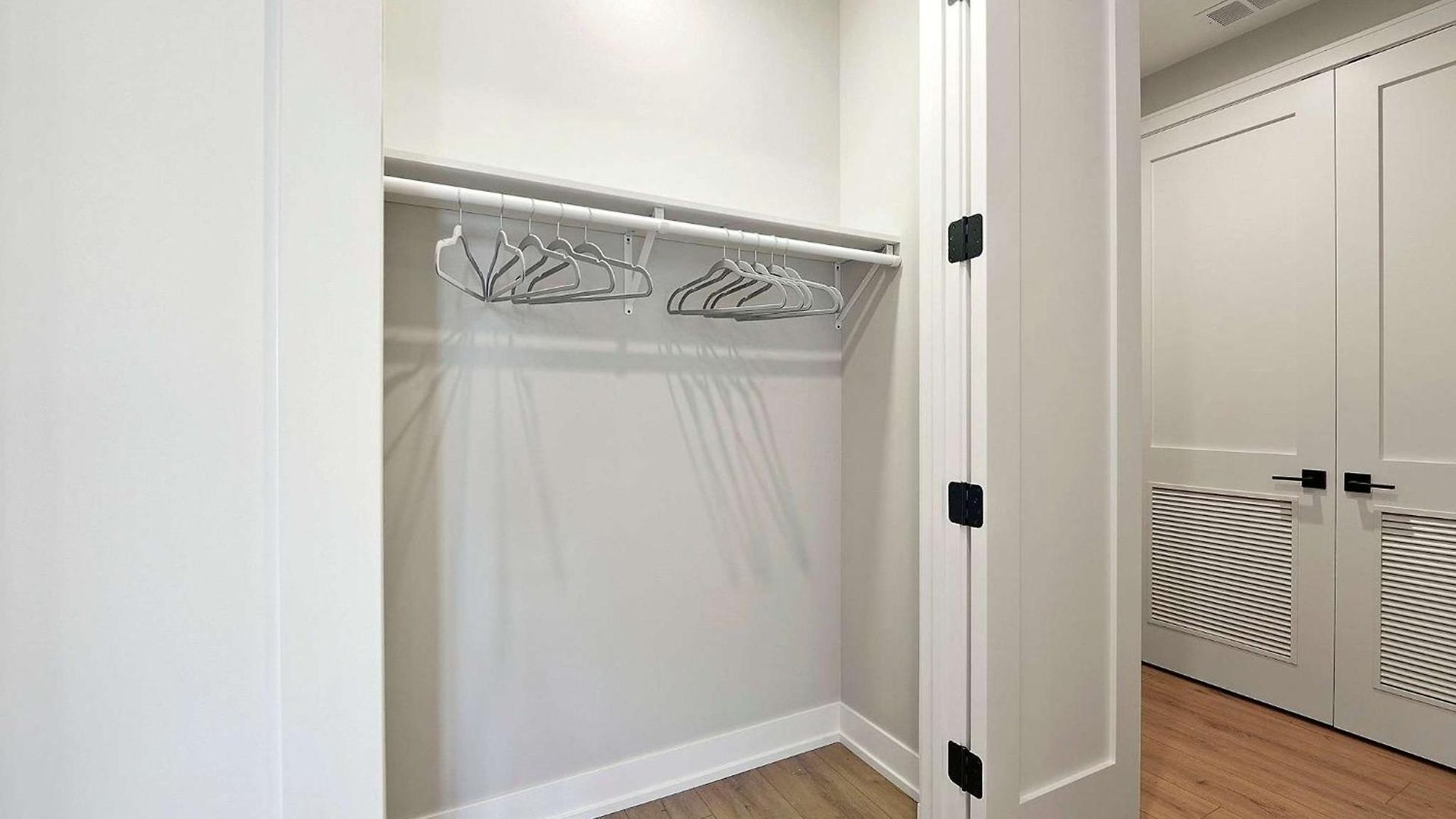 Welcoming Month Long 2bd 2ba With Parking Chicago