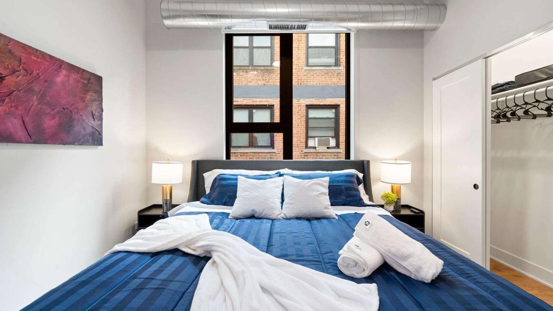 2bd 2ba Condo- Steps To With Gym & Parking * Chicago