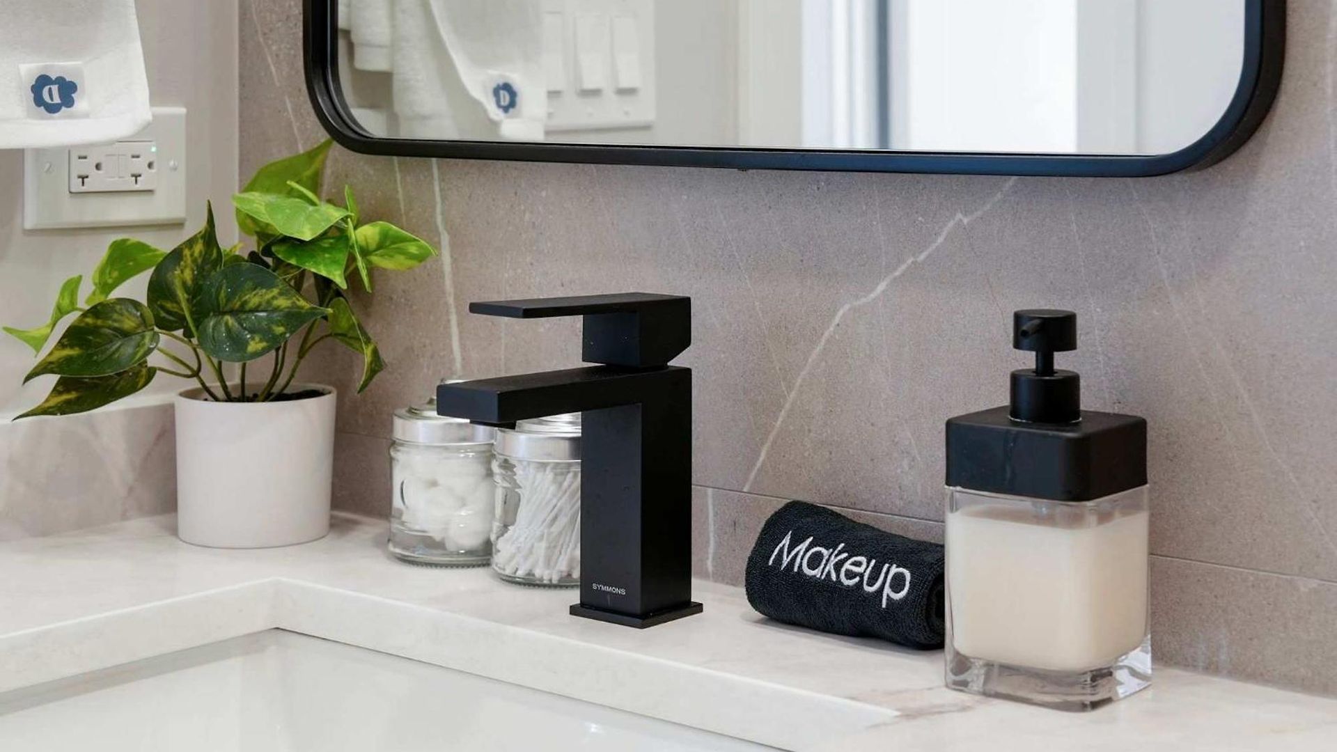 Modern By Med District With Parking & Laundry Apartment Chicago