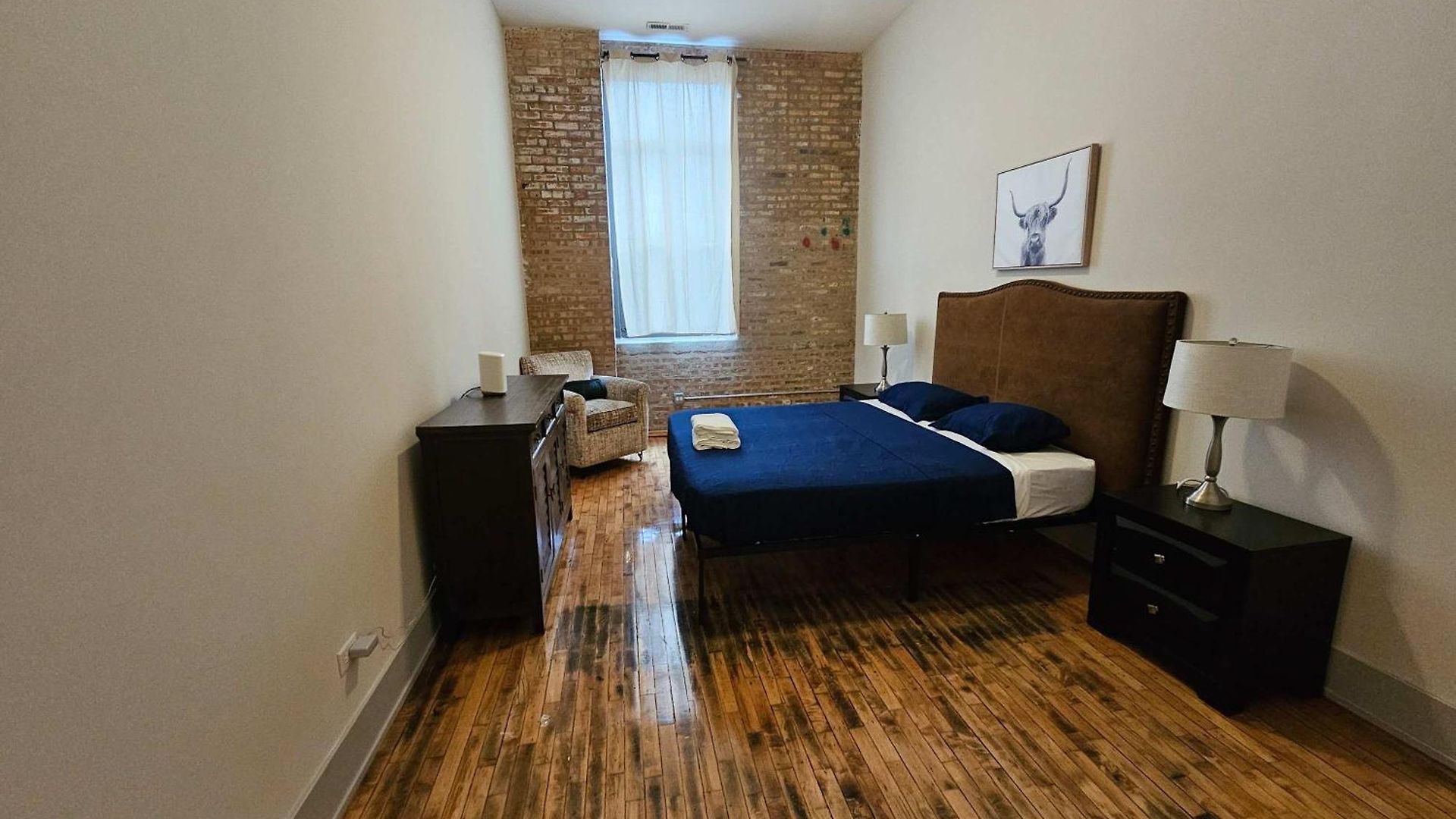 4 Bedroom Sleeps 20 People Apartment Chicago