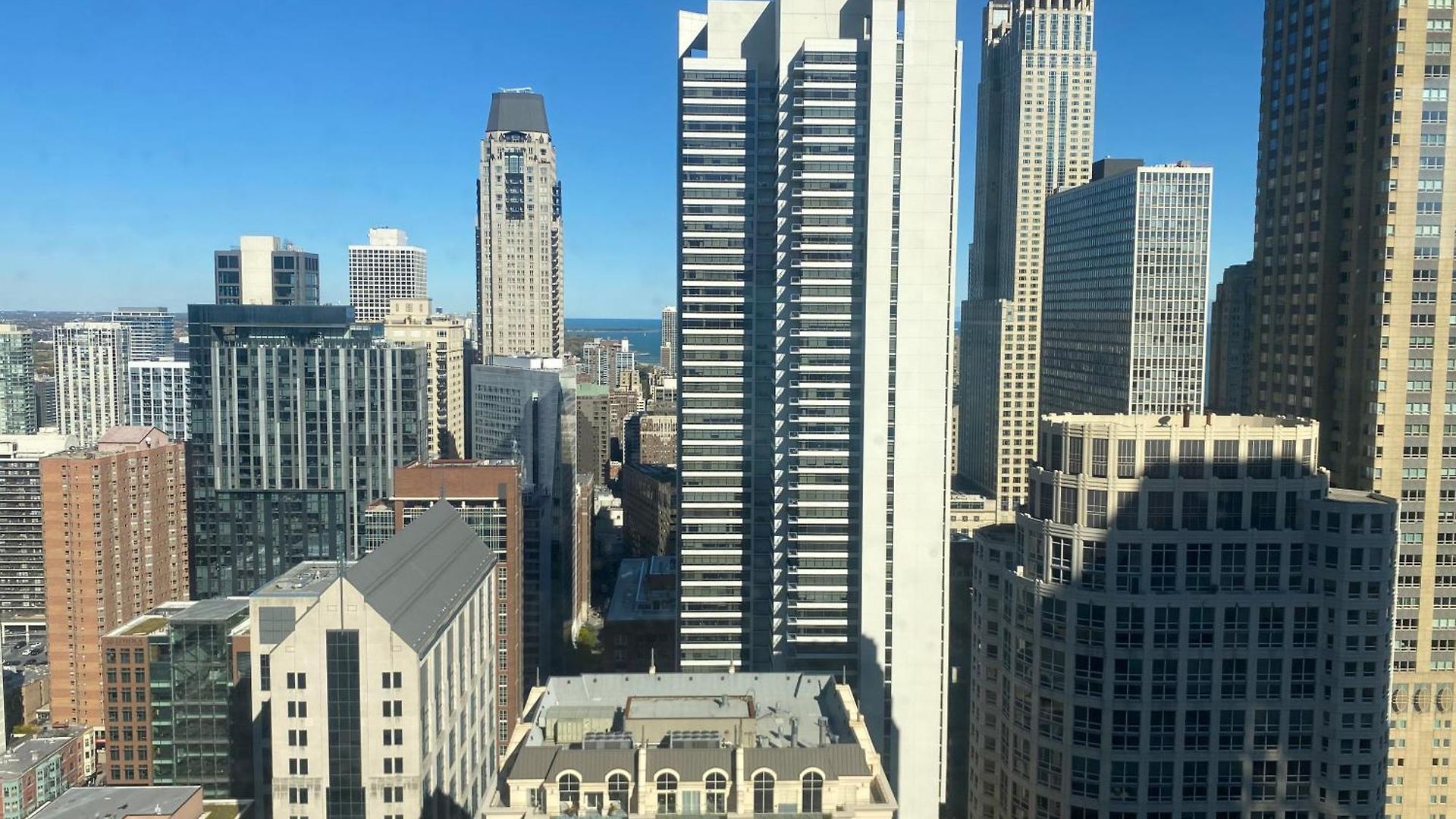 River North Magnificent Mile Condo, And Views, 43rd Floor Corner, Parking Included! Apartment Chicago