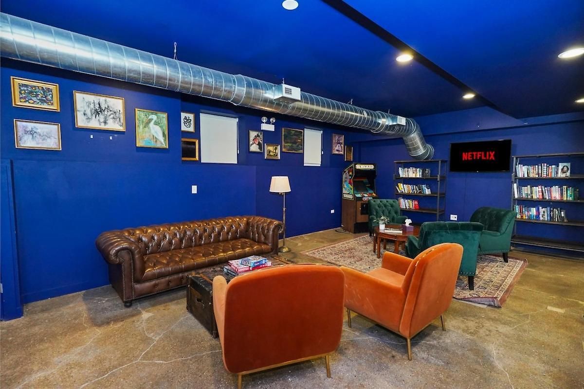 Modern 4br Pilsen Retreat Near Illinois Medical District & Downtown Chicago
