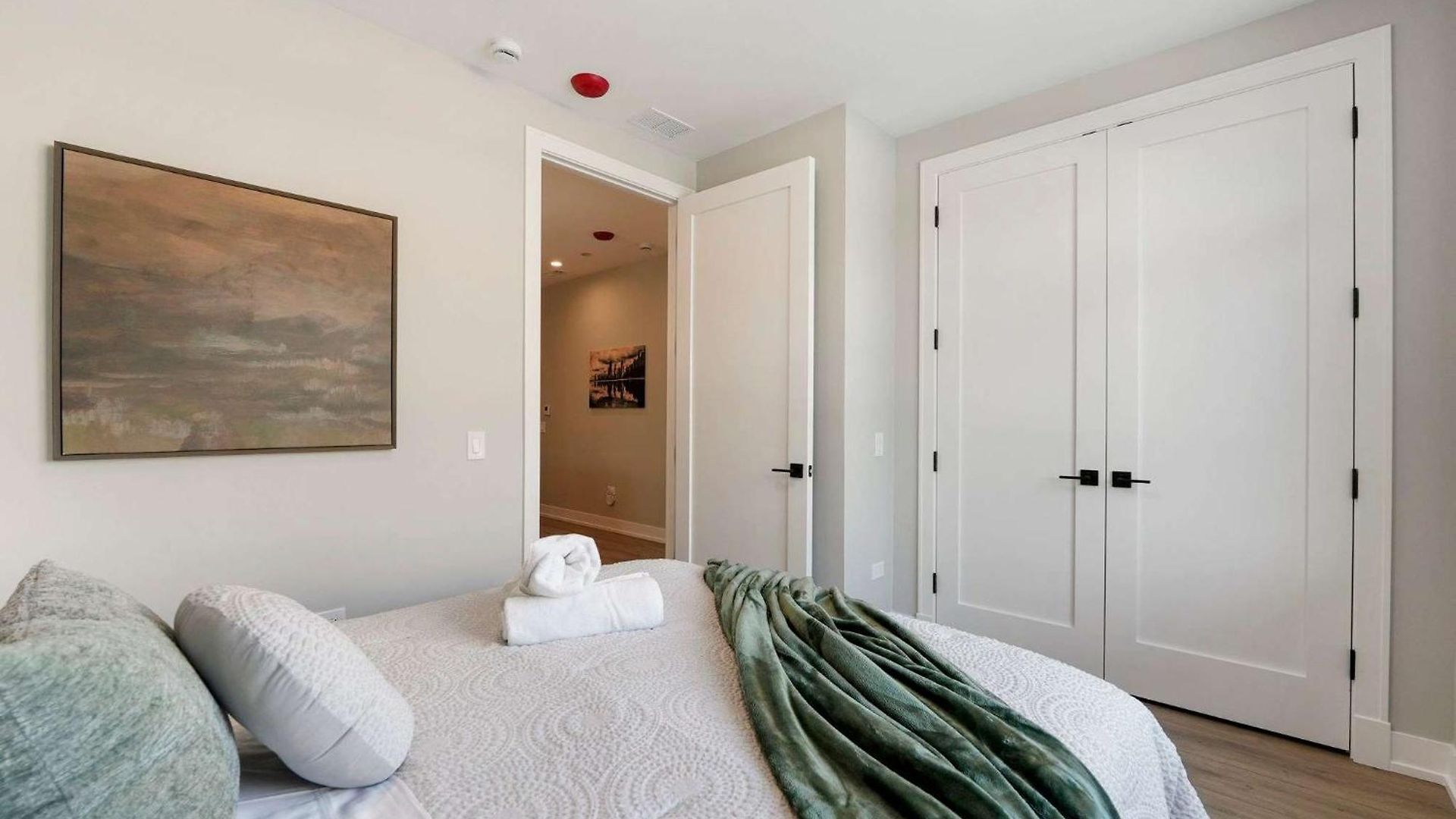 Apartment Welcoming Month Long 2bd 2ba With Parking Chicago