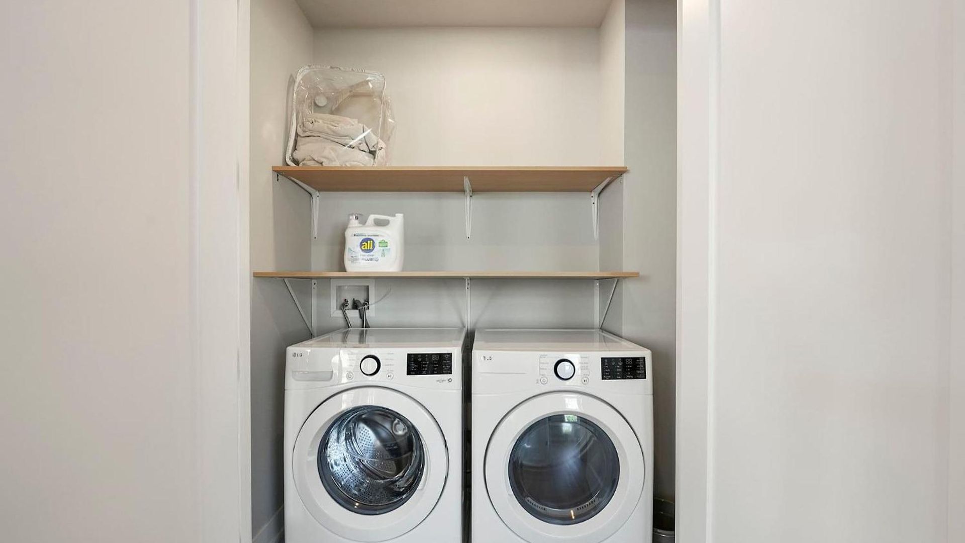Modern By Med District With Parking & Laundry Chicago