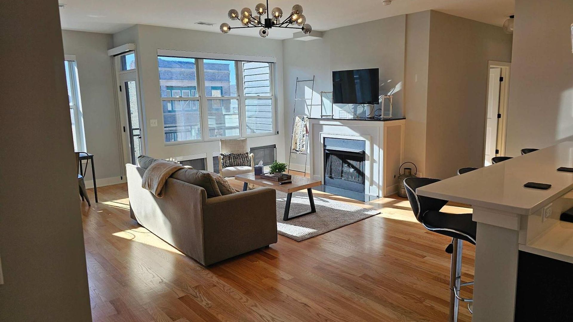 Updated 3 Bedroom Downtown Pilsen Apartment *