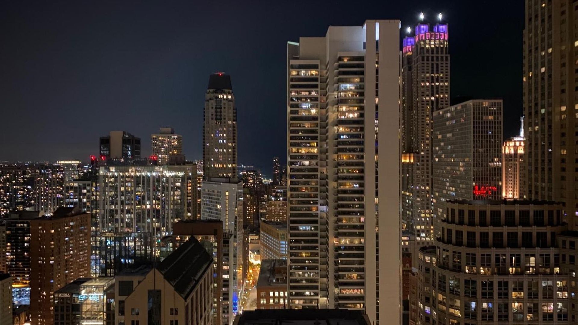 River North Magnificent Mile Condo, And Views, 43rd Floor Corner, Parking Included! Apartment Chicago