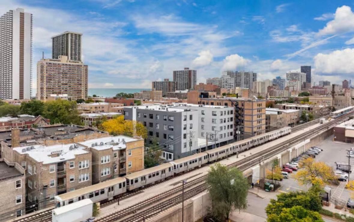 Apartment 2bd 2ba Condo- Steps To With Gym & Parking