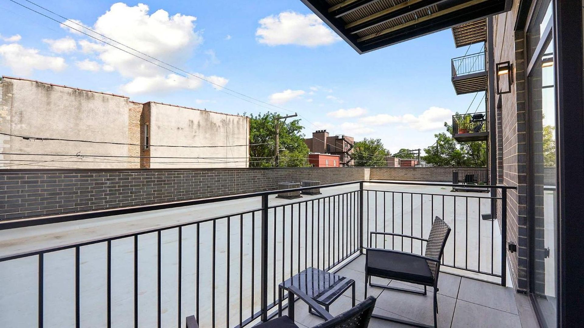 Modern By Med District With Parking & Laundry Chicago