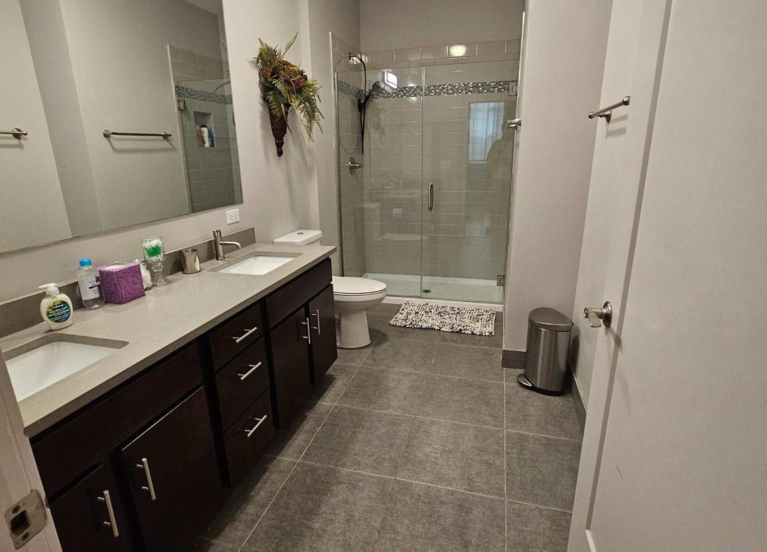 4 Bedroom Sleeps 20 People Apartment