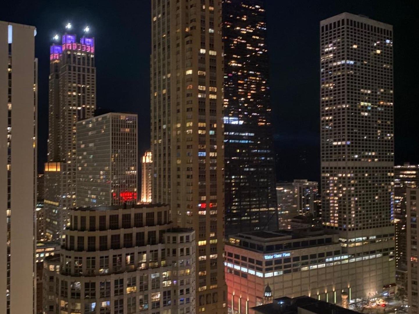 Apartment River North Magnificent Mile Condo, And Views, 43rd Floor Corner, Parking Included!