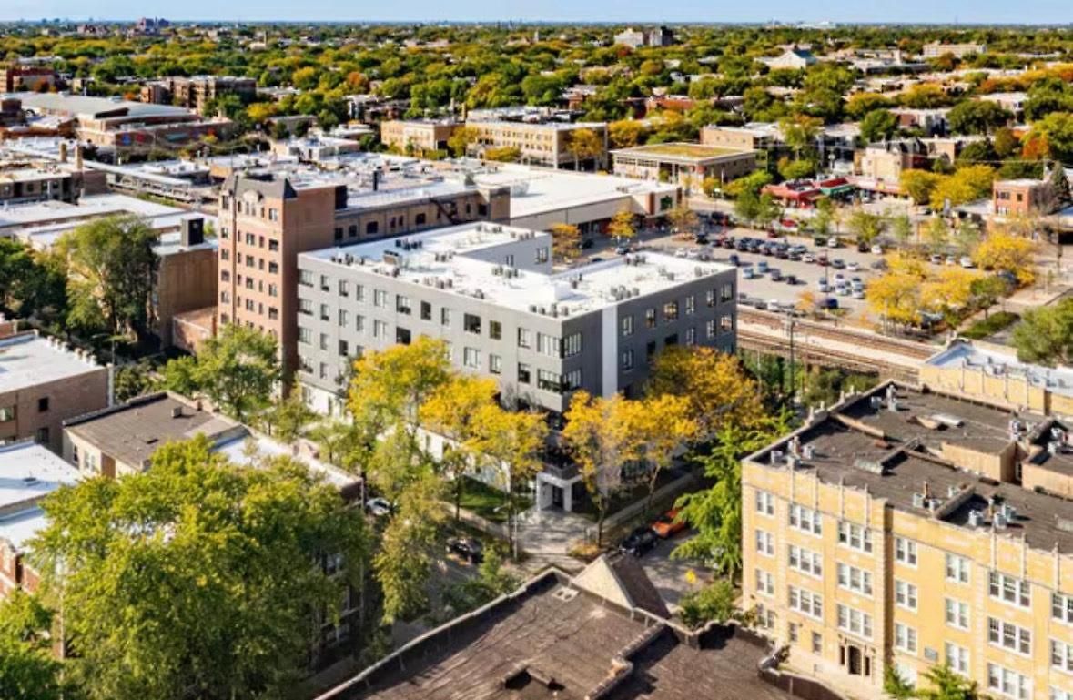 2bd 2ba Condo- Steps To With Gym & Parking * Chicago