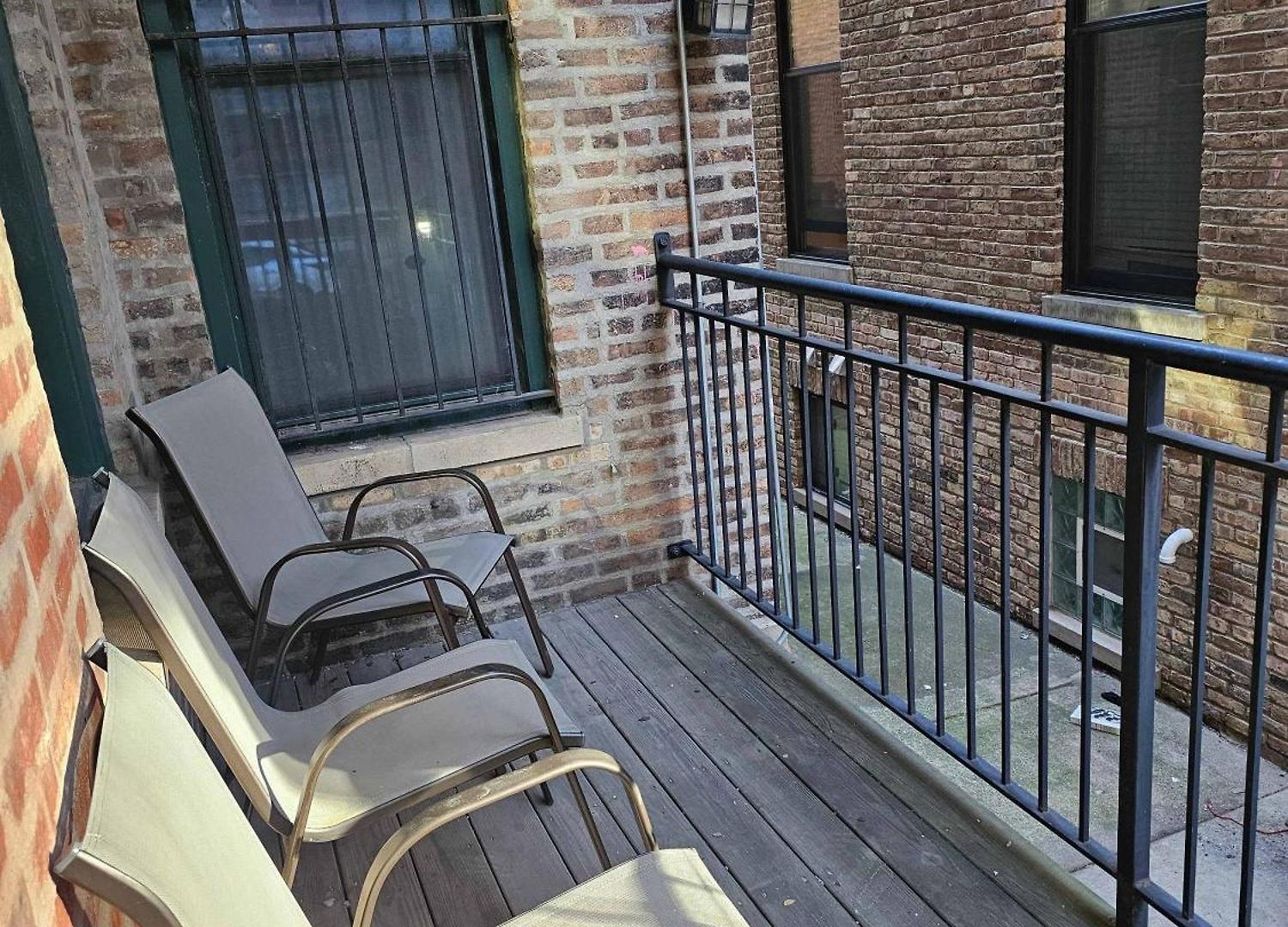 Gold Coast Downtown Sleeps 20