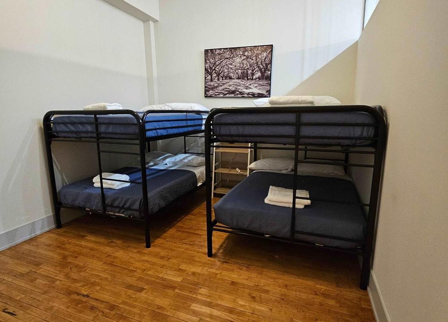 4 Bedroom Sleeps 20 People Apartment *