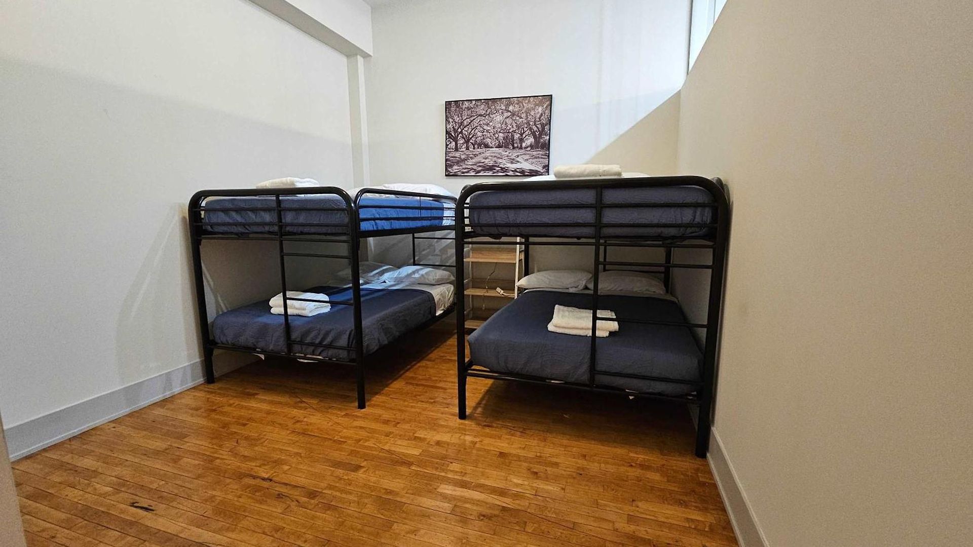 4 Bedroom Sleeps 20 People * Chicago