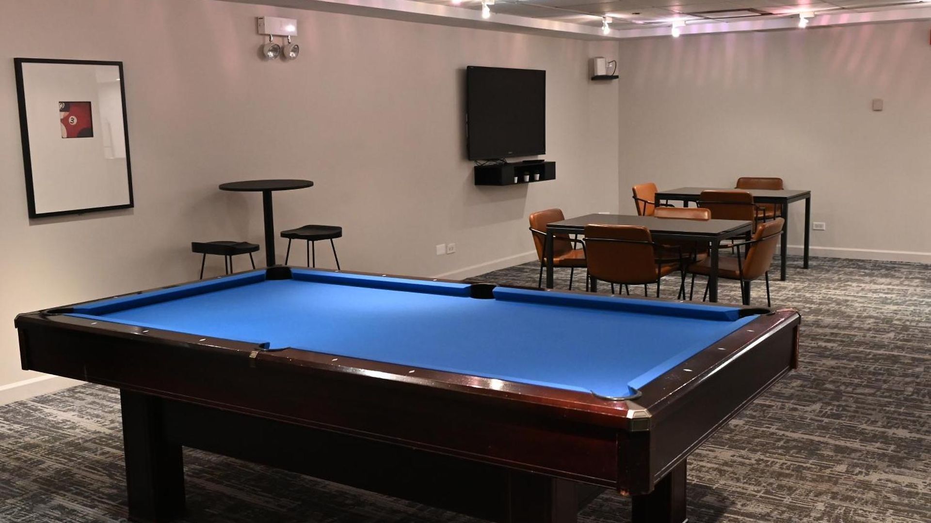 Apartment River North Magnificent Mile Condo, And Views, 43rd Floor Corner, Parking Included! *