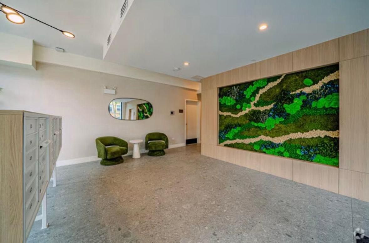 2bd 2ba Condo- Steps To With Gym & Parking
