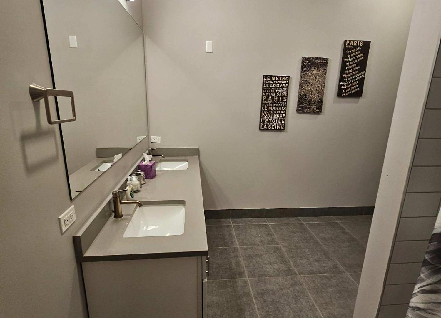4 Bedroom Sleeps 20 People Apartment