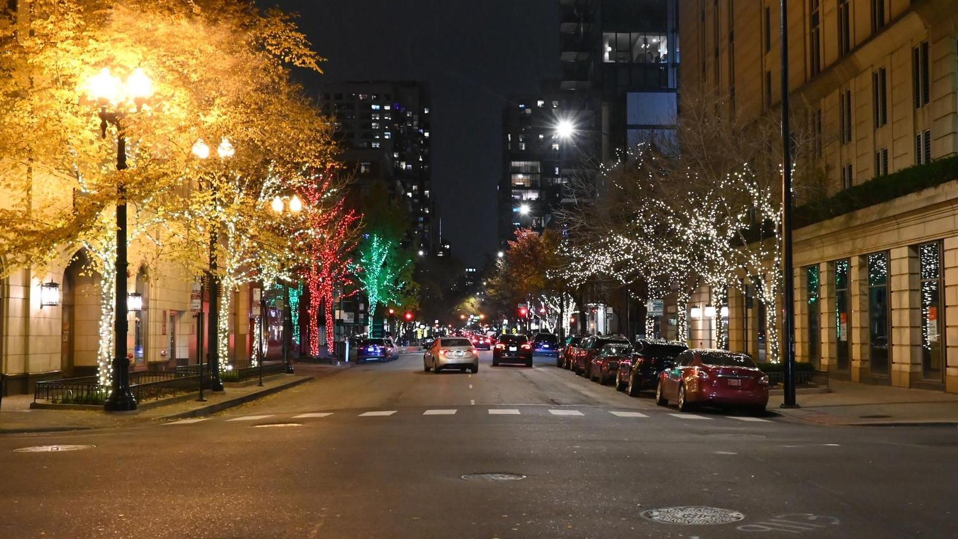 River North Magnificent Mile Condo, And Views, 43rd Floor Corner, Parking Included! * Chicago