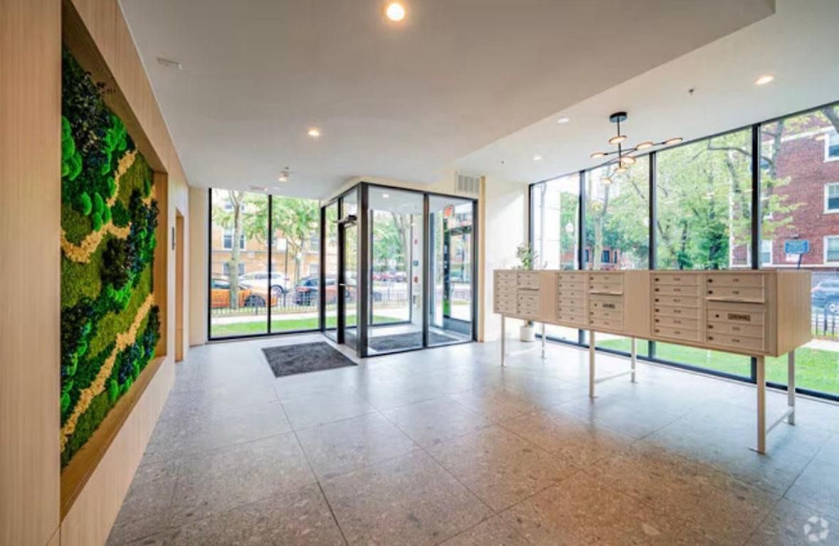 2bd 2ba Condo- Steps To With Gym & Parking Chicago